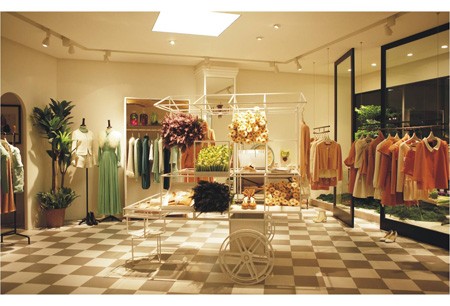 浪漫一身女装店铺展示