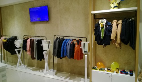 龙太子童装店铺形象