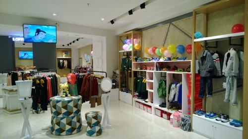 龙太子童装店铺形象