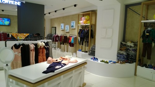 龙太子童装店铺形象