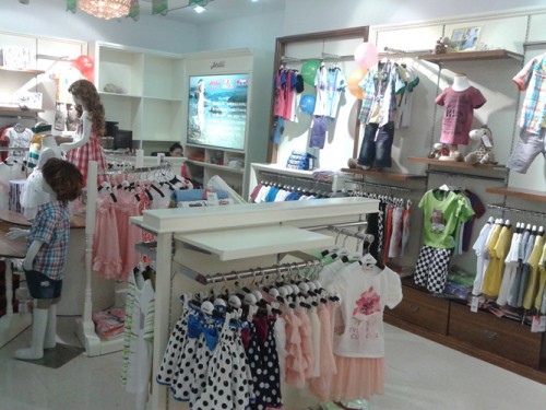 安迪鹿儿童装店铺形象