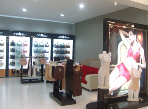 拉美儿内衣店铺形象