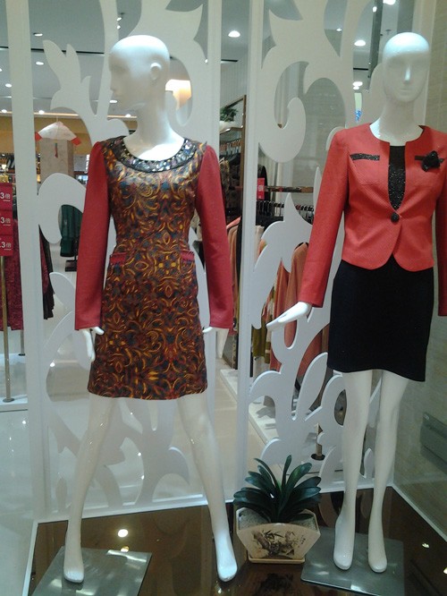 林枝梅女装店铺展示