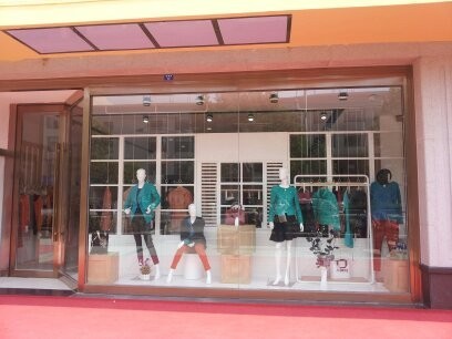 唐影女装店铺展示