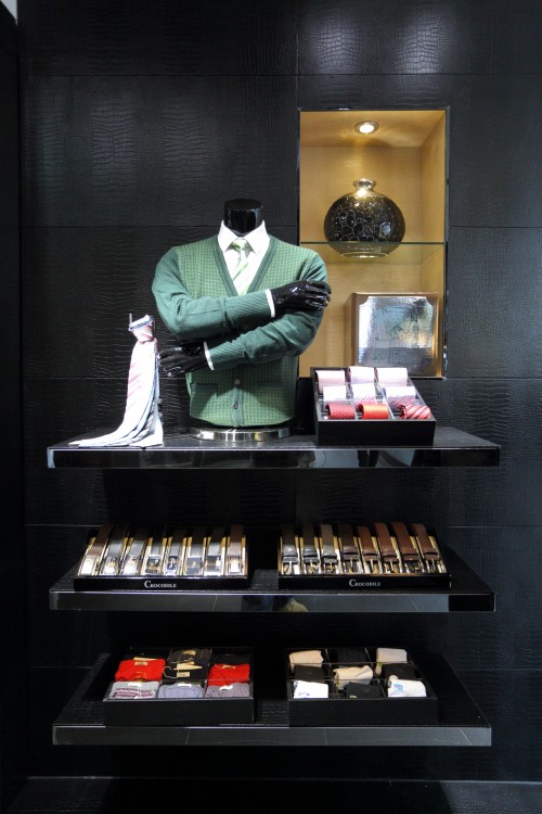 鳄鱼恤男装店铺展示