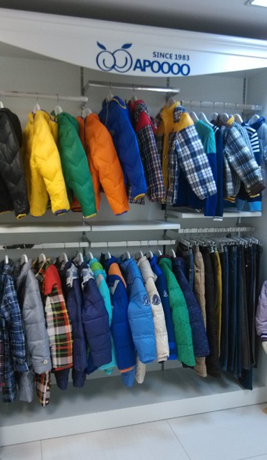 苹果童装店铺展示