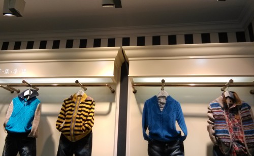 苹果童装店铺展示