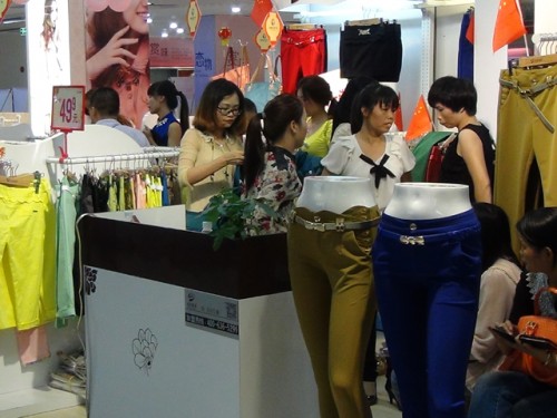 名美女装店铺形象