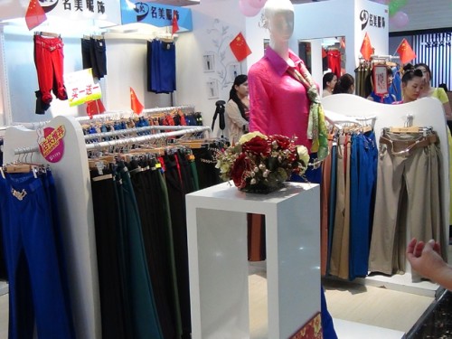 名美女装店铺形象