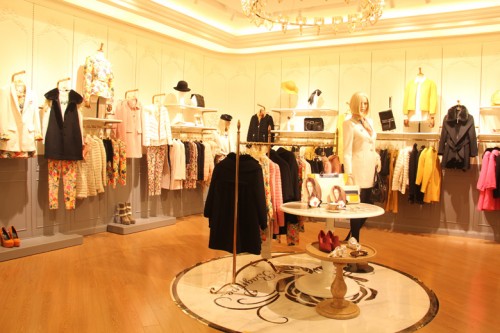 风笛女装店铺形象