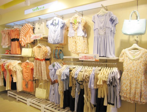 雅奴天使女装店铺展示