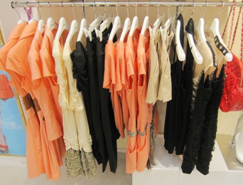 雅奴天使女装店铺展示