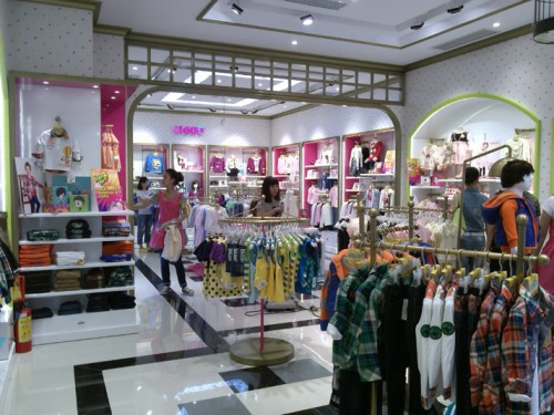 力果童装店铺展示