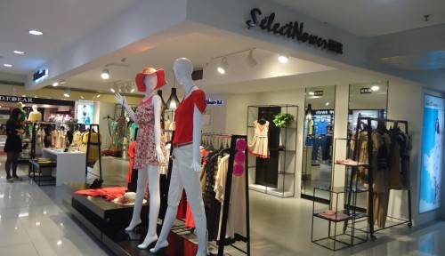 斯浓女装店铺展示