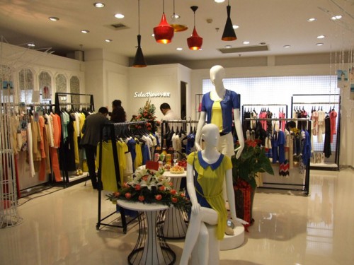 斯浓女装店铺展示