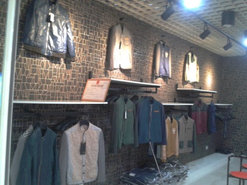 意大利BOCC男装店铺展示