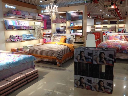 群爱家纺店铺展示