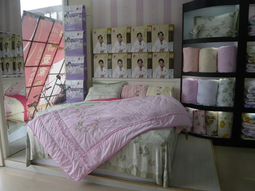 群爱家纺店铺形象