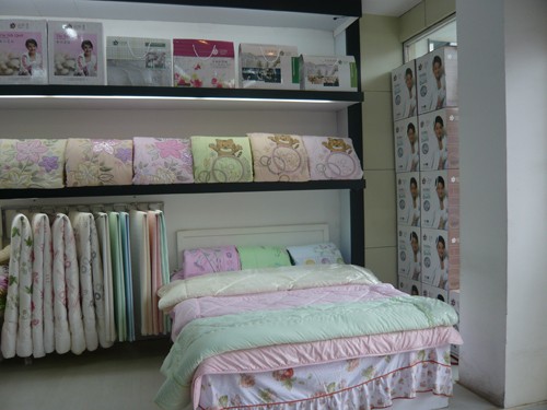 群爱家纺店铺形象