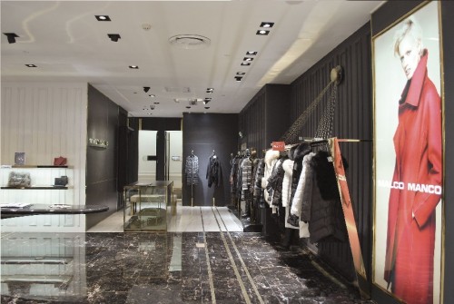 玛可曼可女装店铺展示