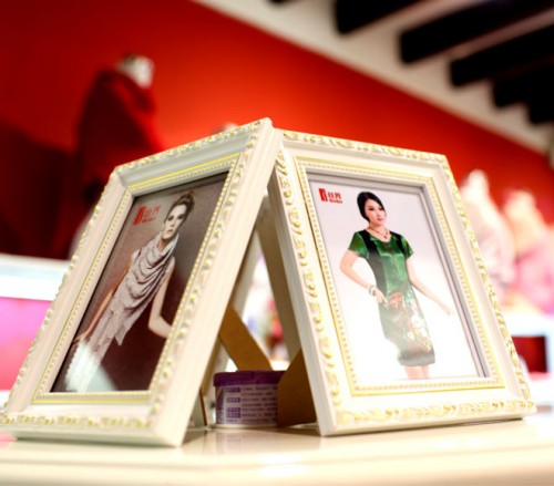 丝界饰品店铺展示