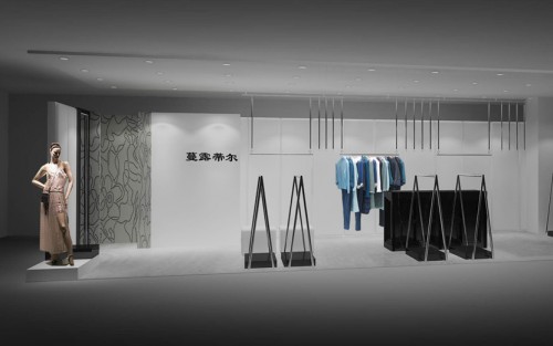 蔓露蒂尔女装店铺展示