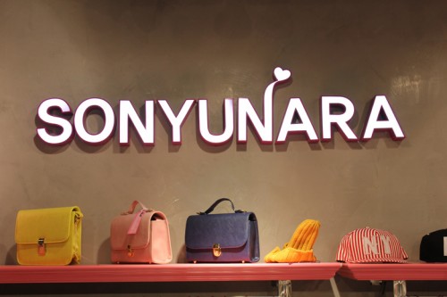 SONYUNARA女装店铺展示