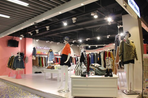 SONYUNARA女装店铺展示