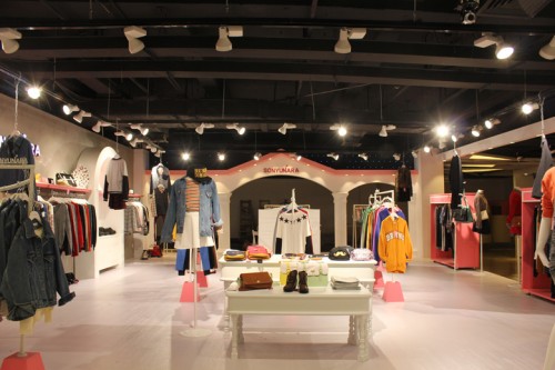 SONYUNARA女装店铺展示