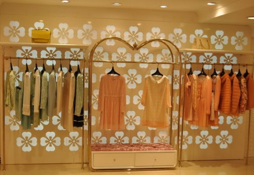 雅莱阁女装店铺展示