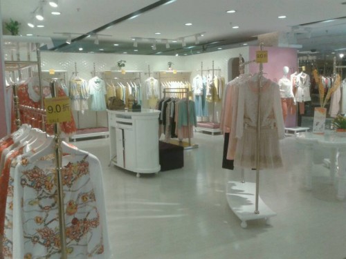雅莱阁女装店铺展示