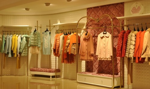 雅莱阁女装店铺展示