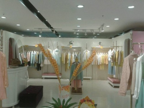 雅莱阁女装店铺展示