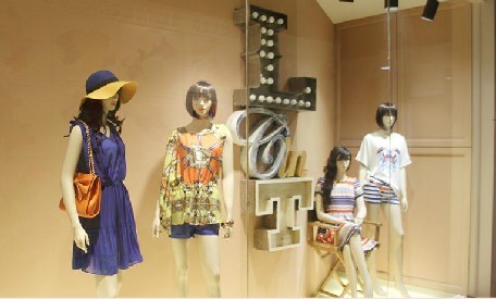 灵笛女装店铺展示