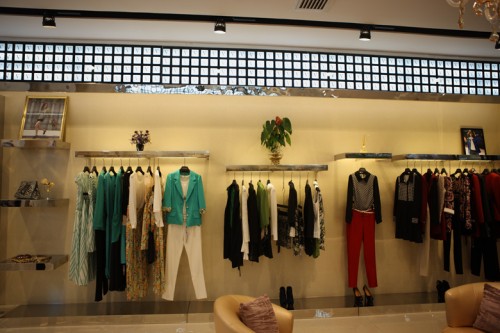 唯姬晨女装店铺形象