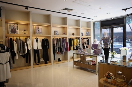 唯姬晨女装店铺形象