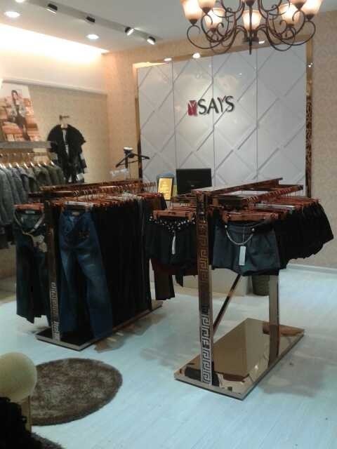 衣衫衣饰女装店铺形象