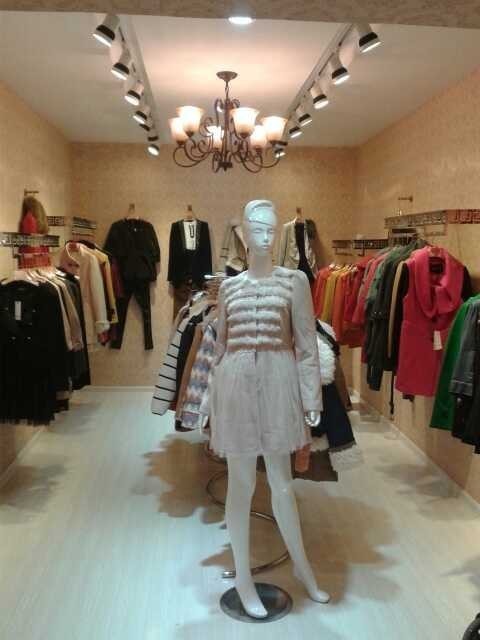 衣衫衣饰女装店铺形象