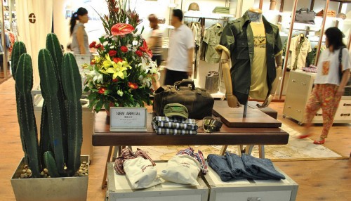 弗邦行休闲装店铺形象