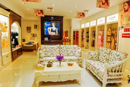 古思丽内衣店铺展示