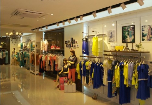 曼言女装店铺展示