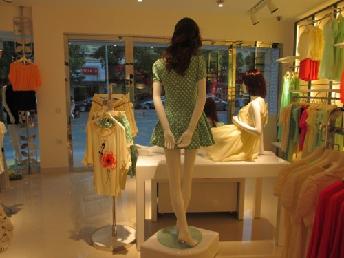 朵以女装店铺展示