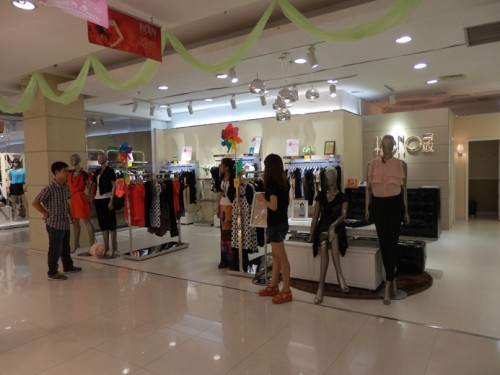 亨奴女装店铺形象