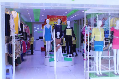 雅苑女装店铺展示