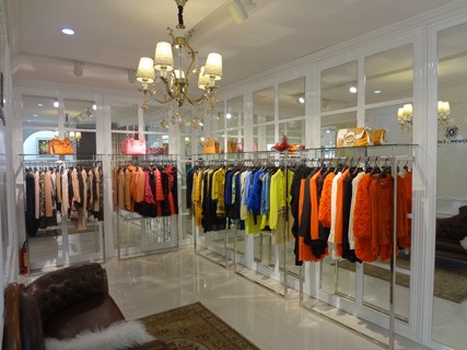 欧丝蒂雅文女装店铺形象