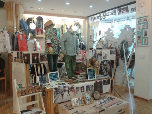 宝贝盒子童装店铺展示