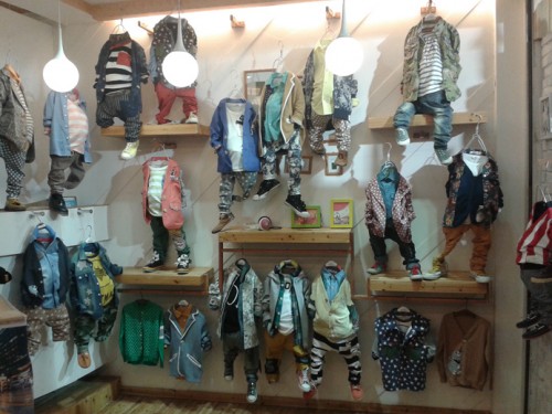 宝贝盒子童装店铺展示