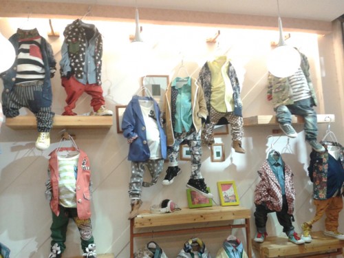 宝贝盒子童装店铺展示