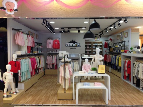 快乐城堡童装店铺形象