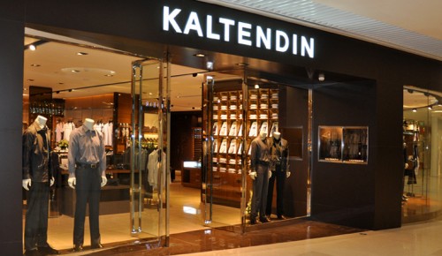 卡尔丹顿男装店铺展示